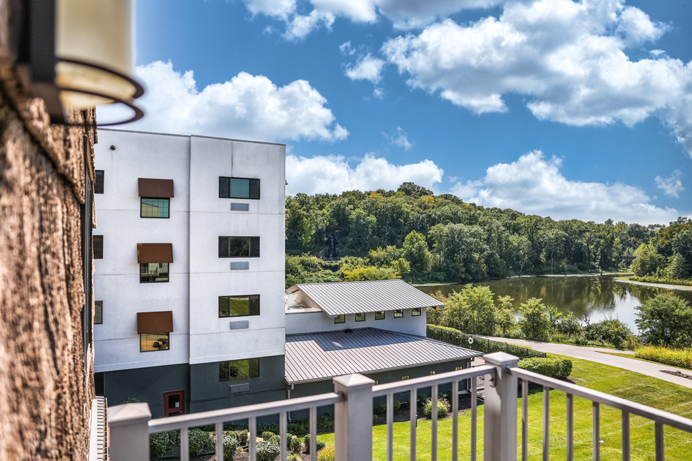 outdoor hotel wedding venue overlooking lake