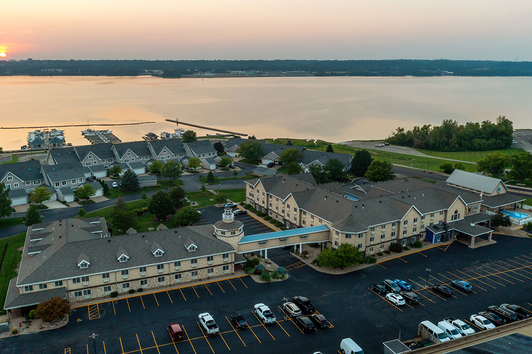 Stoney Creek Peoria Hotel Button 1