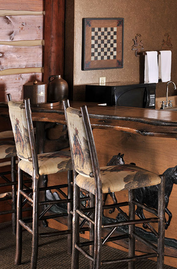 Beautifully designed furniture & hotel amenities, St. Joseph, MO