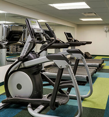 Independence Missouri Hotels gym with treadmills and weights, near Kansas City