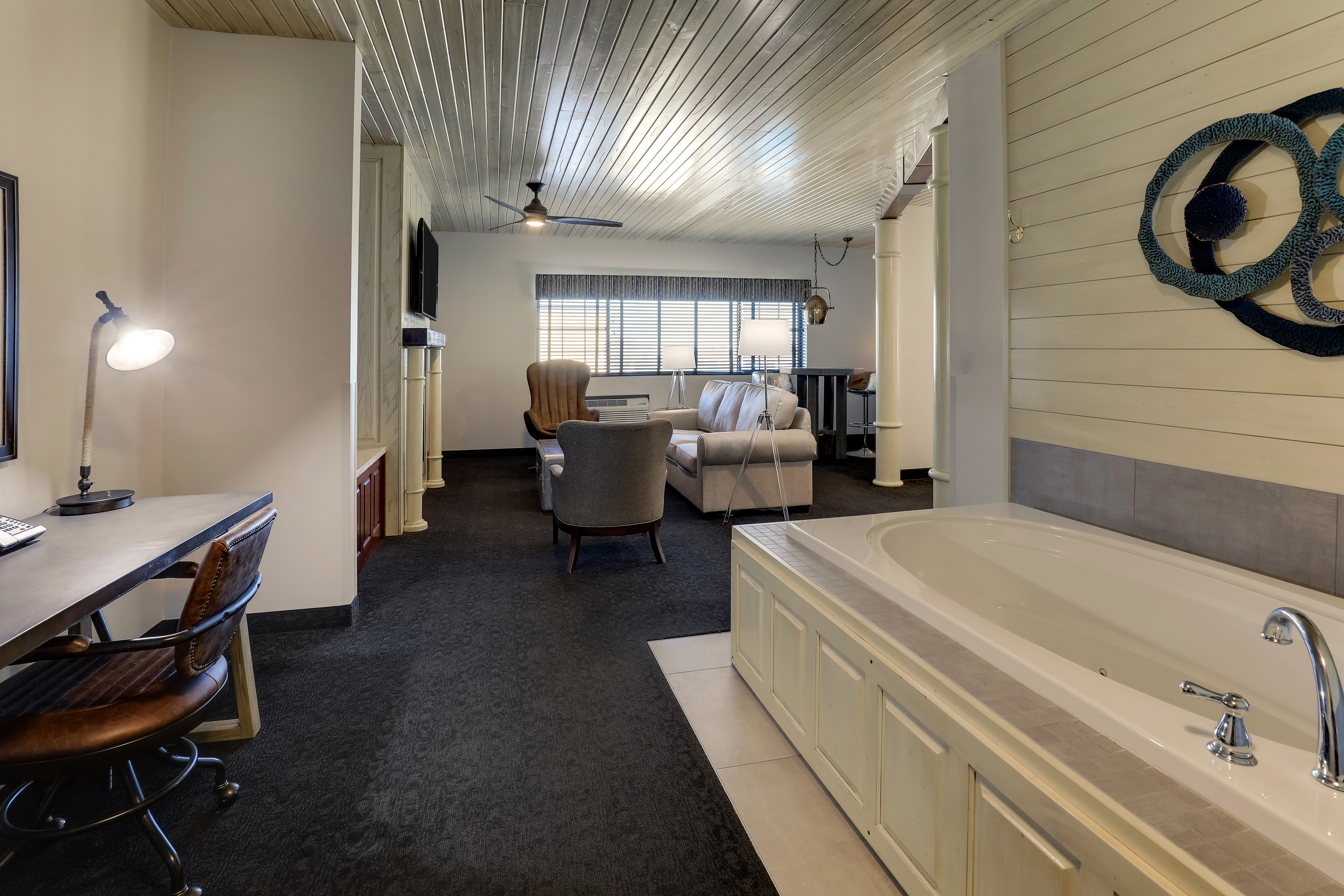 Whirlpool suite at Stoney Creek Hotel Broken Arrow
